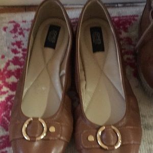 Size 7 ballet flats 100% leather. NWOB.